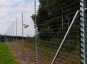 Free standing electric fence